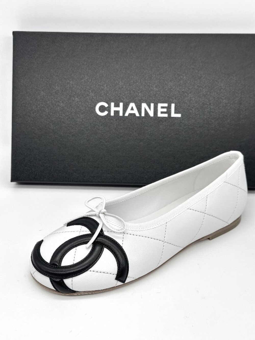 CHANEL 26M Coco Beach Lambskin Leather CC Cambon Bow Ballerina Ballet Flats - Picture 3 of 15